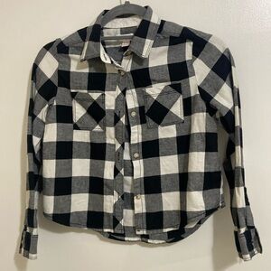Cat & Jack boys black white flannel button down size 7/8